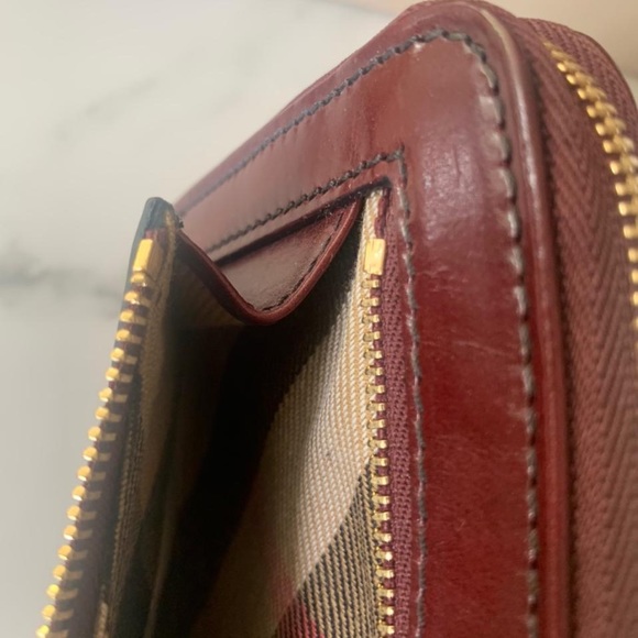 Burberry Authentic NWT and Box Zip Round Wallet - Picture 2 of 14